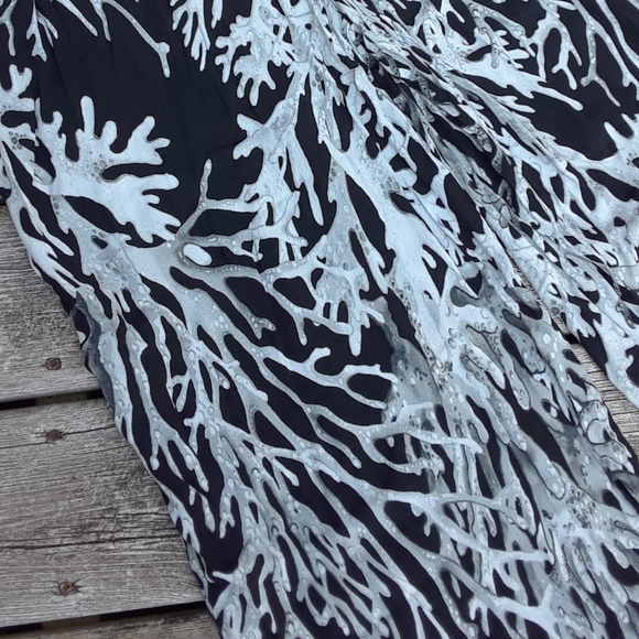 Possibly the weirdest pants on Poshmark - Picture 3 of 8